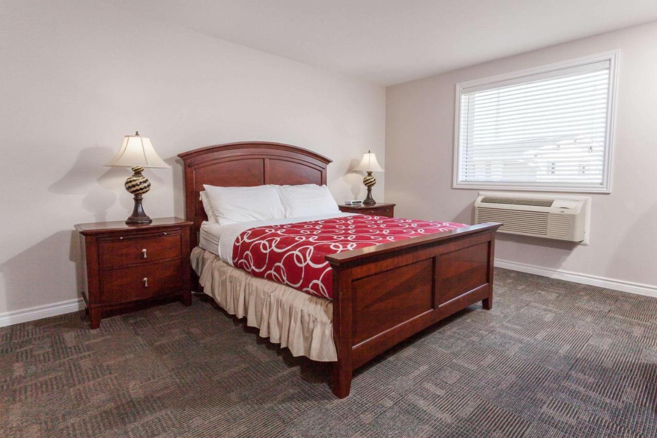 Super 8 by Wyndham Kirkland Lake Bagian luar foto